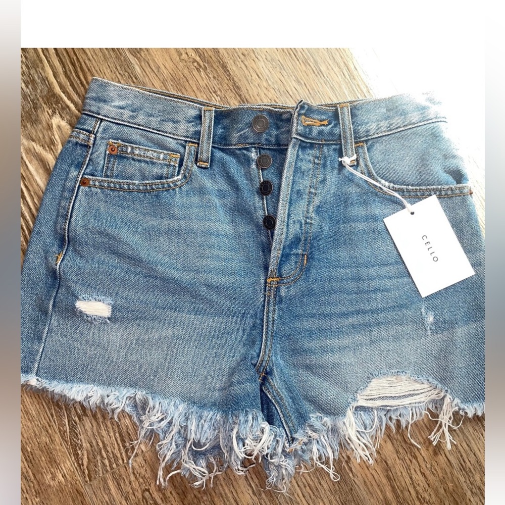 Cello Distressed Button Fly Jean Shorts💓 NWT